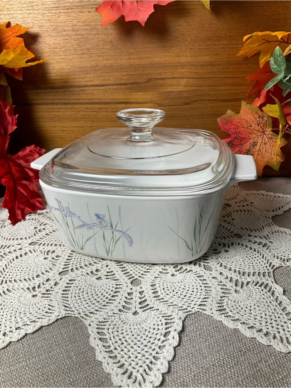 Vintage CorningWare Shadow Iris 1.5L Casserole dish A-1 1/2-B with Pyrex Lid.
